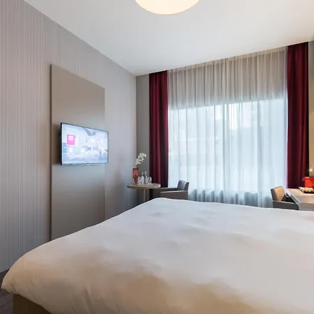 ホテル Ramada Scheveningen 3*