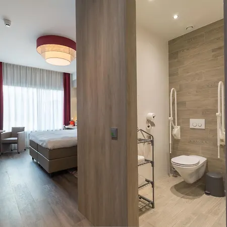 Ramada Scheveningen מלון 3*