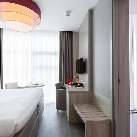 Ramada Scheveningen 3* האג