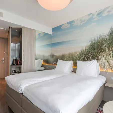 Ramada Scheveningen מלון 3*