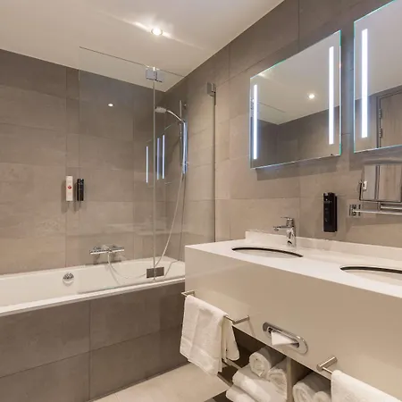 Ramada Scheveningen מלון