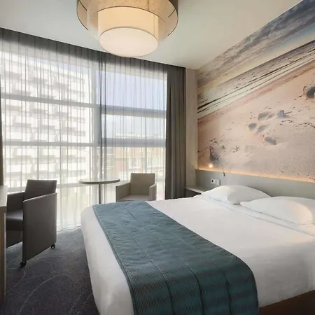 Ramada Scheveningen מלון