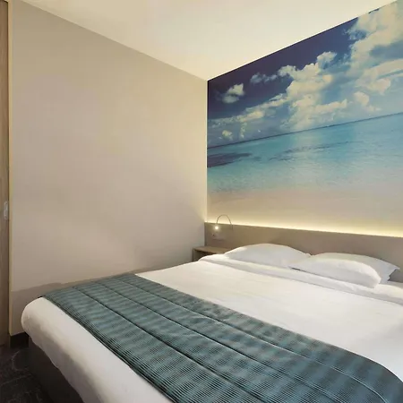 Ramada Scheveningen מלון