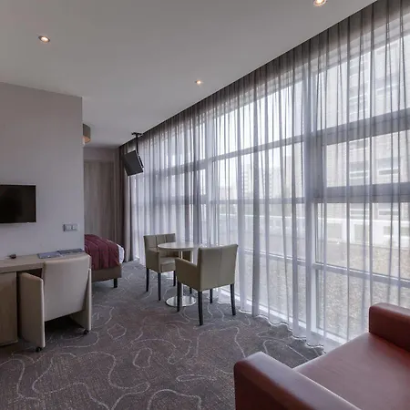 Ramada Scheveningen 3* האג
