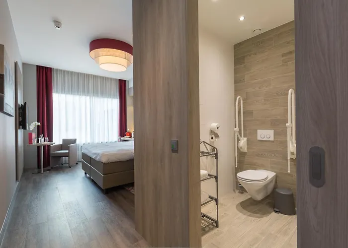 Ramada Scheveningen Hotell 3*