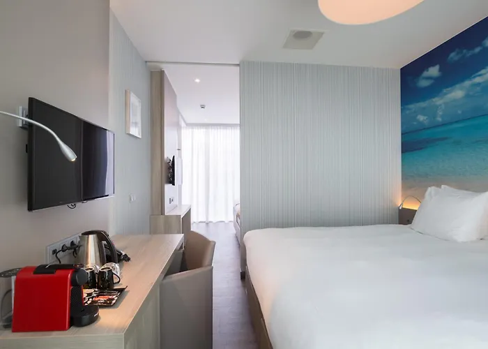 호텔 Ramada Scheveningen 3*